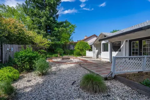 Exterior - 2752 Summerbreeze Pl, Redding, CA 96001 photo 17 of 24