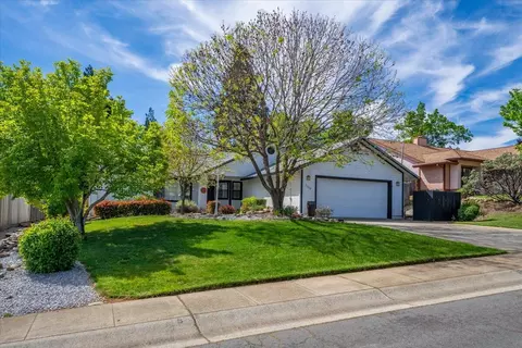 Exterior - 2752 Summerbreeze Pl, Redding, CA 96001 photo 2 of 24