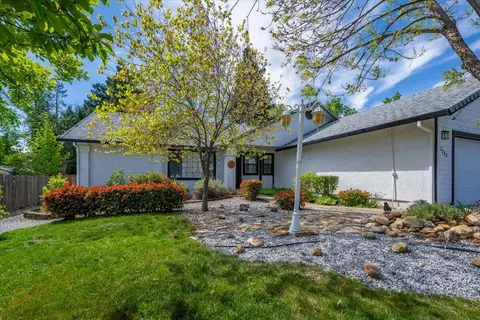 Exterior - 2752 Summerbreeze Pl, Redding, CA 96001 photo 10 of 24