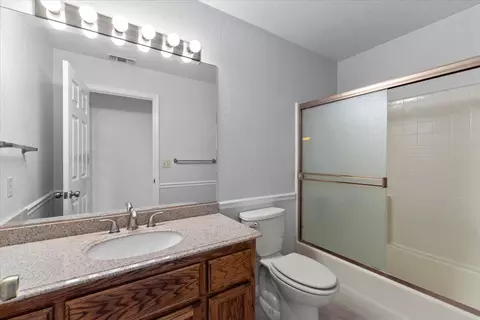 Bath - 2752 Summerbreeze Pl, Redding, CA 96001 photo 1 of 4