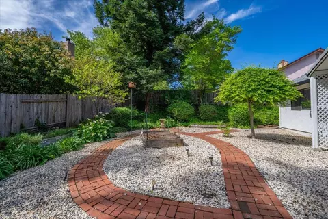 Exterior - 2752 Summerbreeze Pl, Redding, CA 96001 photo 19 of 24