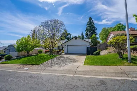 Exterior - 2752 Summerbreeze Pl, Redding, CA 96001 photo 7 of 24