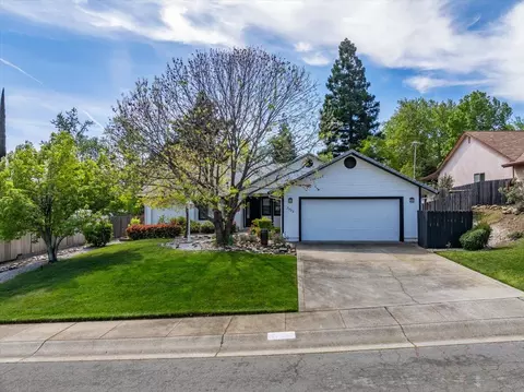 Exterior - 2752 Summerbreeze Pl, Redding, CA 96001 photo 4 of 24