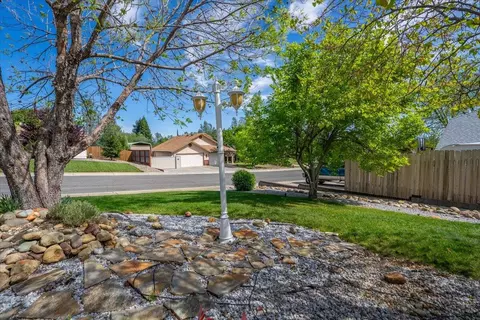 Exterior - 2752 Summerbreeze Pl, Redding, CA 96001 photo 6 of 24