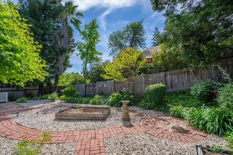 Exterior - 2752 Summerbreeze Pl, Redding, CA 96001 photo 12 of 24