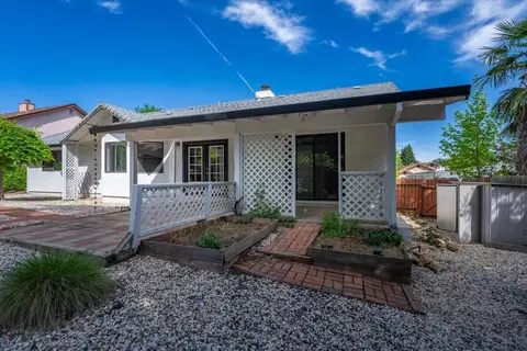 Exterior - 2752 Summerbreeze Pl, Redding, CA 96001 photo 16 of 24