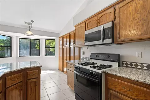 Kitchen - 2752 Summerbreeze Pl, Redding, CA 96001 photo 2 of 2
