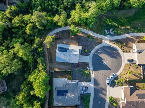 View/Area - 3622 Ginny Ct, Redding, CA 96001 photo 2 of 9