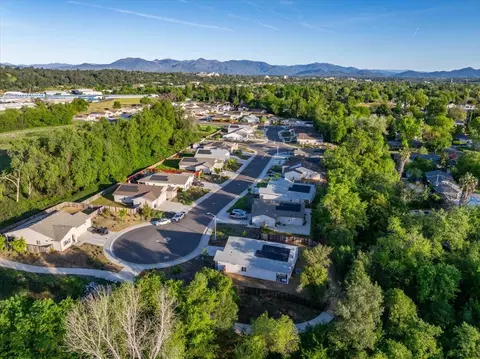 View/Area - 3622 Ginny Ct, Redding, CA 96001 photo 5 of 9