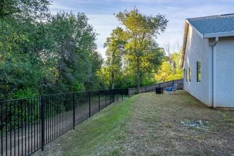 Exterior - 3622 Ginny Ct, Redding, CA 96001 photo 7 of 15
