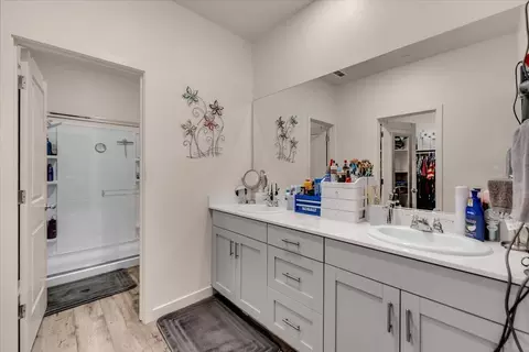 Bath - 3622 Ginny Ct, Redding, CA 96001 photo 1 of 3