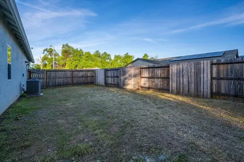 Exterior - 3622 Ginny Ct, Redding, CA 96001 photo 5 of 15