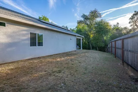 Exterior - 3622 Ginny Ct, Redding, CA 96001 photo 12 of 15