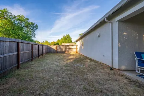 Exterior - 3622 Ginny Ct, Redding, CA 96001 photo 10 of 15