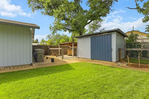 Exterior - 7501 Fiesta Way, Redding, CA 96002 photo 21 of 28
