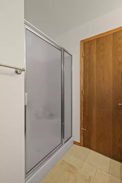 Bath - 7501 Fiesta Way, Redding, CA 96002 photo 7 of 8