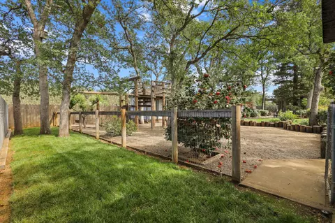 Exterior - 7501 Fiesta Way, Redding, CA 96002 photo 24 of 28