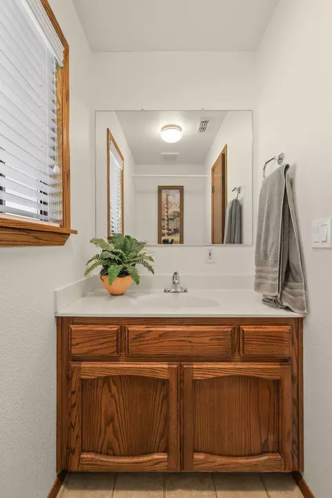 Bath - 7501 Fiesta Way, Redding, CA 96002 photo 1 of 8