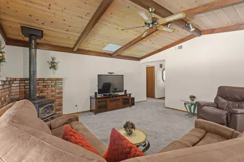Living - 7501 Fiesta Way, Redding, CA 96002 photo 3 of 5