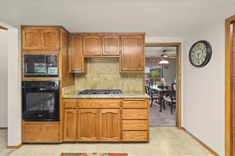 Kitchen - 7501 Fiesta Way, Redding, CA 96002 photo 3 of 4
