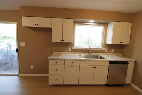 Kitchen - 3170 Quartz Hill Rd, Redding, CA 96003 photo 6 of 7