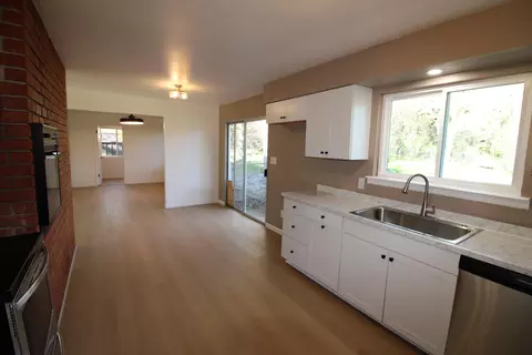 Kitchen - 3170 Quartz Hill Rd, Redding, CA 96003 photo 7 of 7