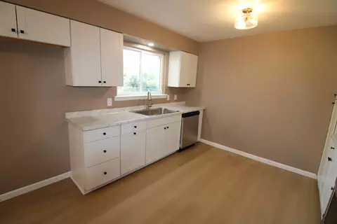 Kitchen - 3170 Quartz Hill Rd, Redding, CA 96003 photo 4 of 7
