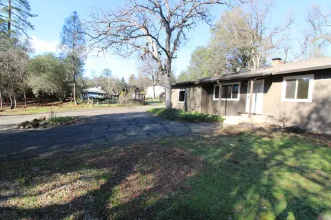 Exterior - 3170 Quartz Hill Rd, Redding, CA 96003 photo 7 of 24