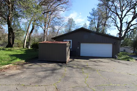 Exterior - 3170 Quartz Hill Rd, Redding, CA 96003 photo 10 of 24