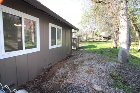 Exterior - 3170 Quartz Hill Rd, Redding, CA 96003 photo 17 of 24