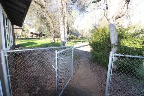 Exterior - 3170 Quartz Hill Rd, Redding, CA 96003 photo 16 of 24