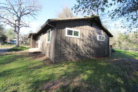 Exterior - 3170 Quartz Hill Rd, Redding, CA 96003 photo 4 of 24