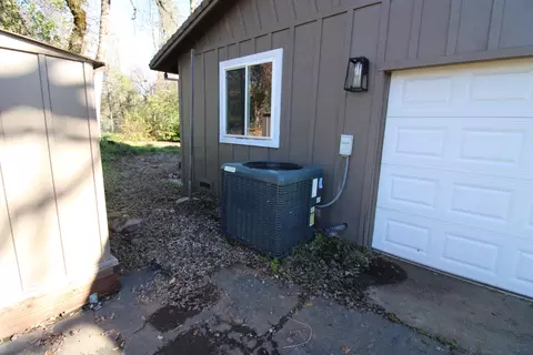 Exterior - 3170 Quartz Hill Rd, Redding, CA 96003 photo 8 of 24