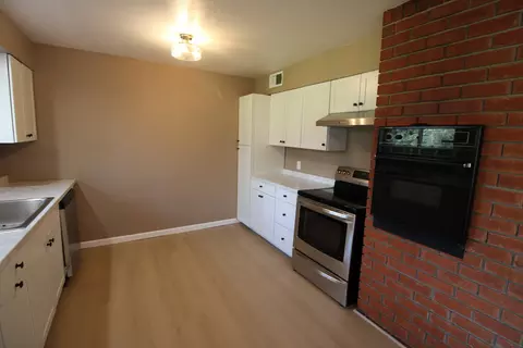 Kitchen - 3170 Quartz Hill Rd, Redding, CA 96003 photo 3 of 7