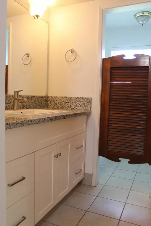 Bath - 805 Hasvold Dr, Red Bluff, CA 96080 photo 1 of 2