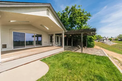 Exterior - 366 River Park Dr, Redding, CA 96003 photo 8 of 12