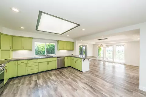 Kitchen - 366 River Park Dr, Redding, CA 96003 photo 3 of 4