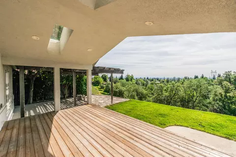 Exterior - 366 River Park Dr, Redding, CA 96003 photo 6 of 12