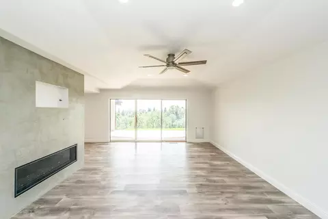 Living - 366 River Park Dr, Redding, CA 96003 photo 2 of 5