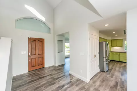 Entry Way - 366 River Park Dr, Redding, CA 96003 photo 2 of 3