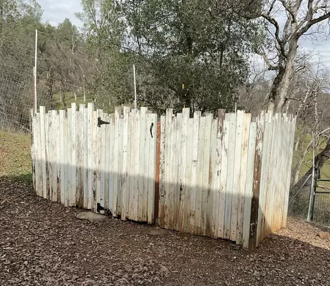 Exterior - 9390 Platina Rd, Igo, CA 96047 photo 5 of 14