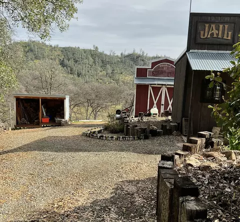 Exterior - 9390 Platina Rd, Igo, CA 96047 photo 7 of 14