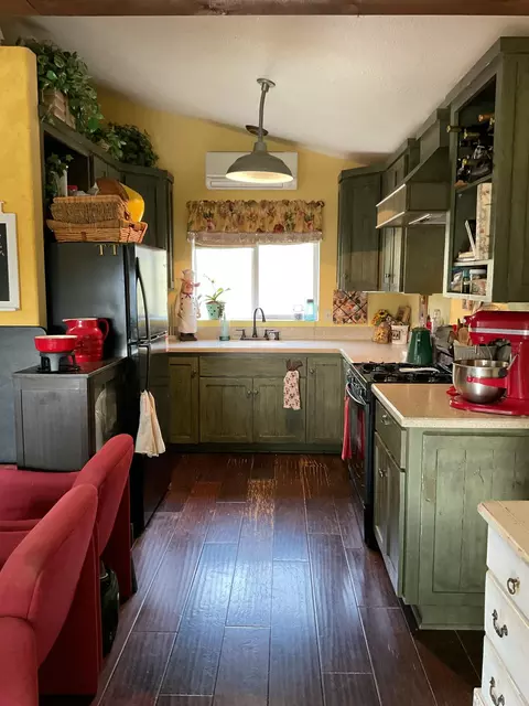 Kitchen - 9390 Platina Rd, Igo, CA 96047 photo 1 of 6