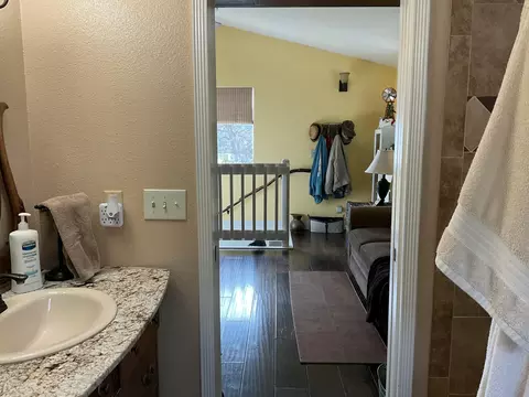 Bath - 9390 Platina Rd, Igo, CA 96047 photo 1 of 7