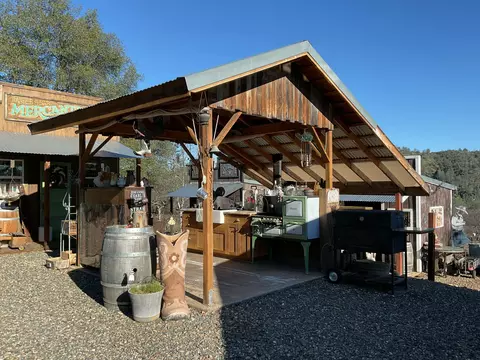 Kitchen - 9390 Platina Rd, Igo, CA 96047 photo 4 of 6
