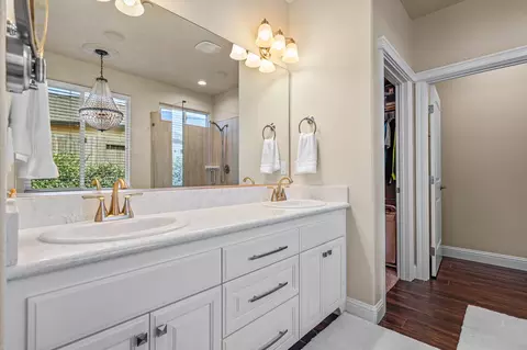 Bath - 180 Trek Ln, Redding, CA 96003 photo 1 of 6