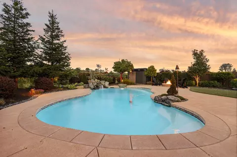 Exterior - 180 Trek Ln, Redding, CA 96003 photo 6 of 19