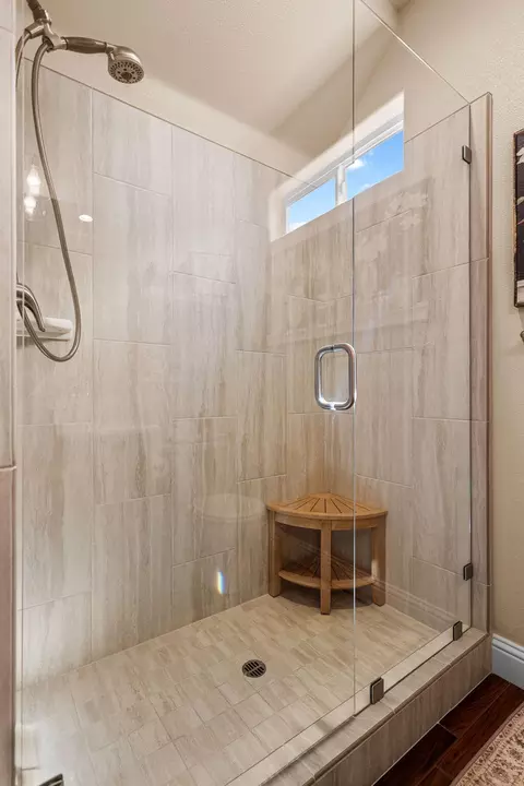 Bath - 180 Trek Ln, Redding, CA 96003 photo 3 of 6