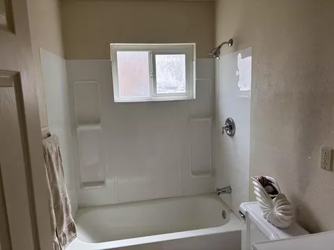 Bath - 3540 Ricardo Ave, Redding, CA 96002 photo 2 of 3
