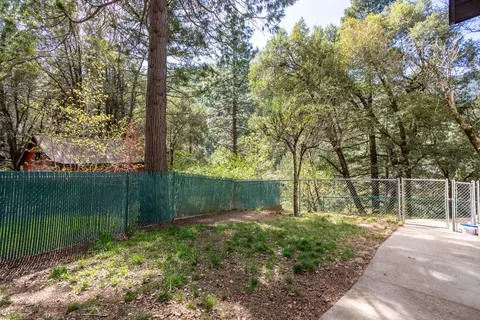 Exterior - 4410 Wells Ave, Dunsmuir, CA 96025 photo 5 of 7